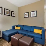 Comfort Inn & Suites Near Six Flags & Medical Center