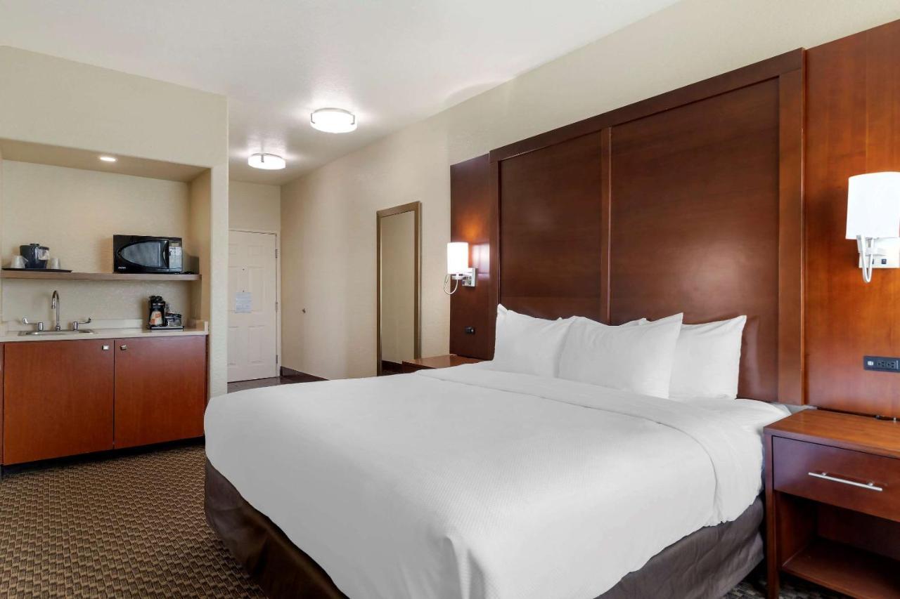 Hotel Comfort & Near Six Flags & Medical Center 3*