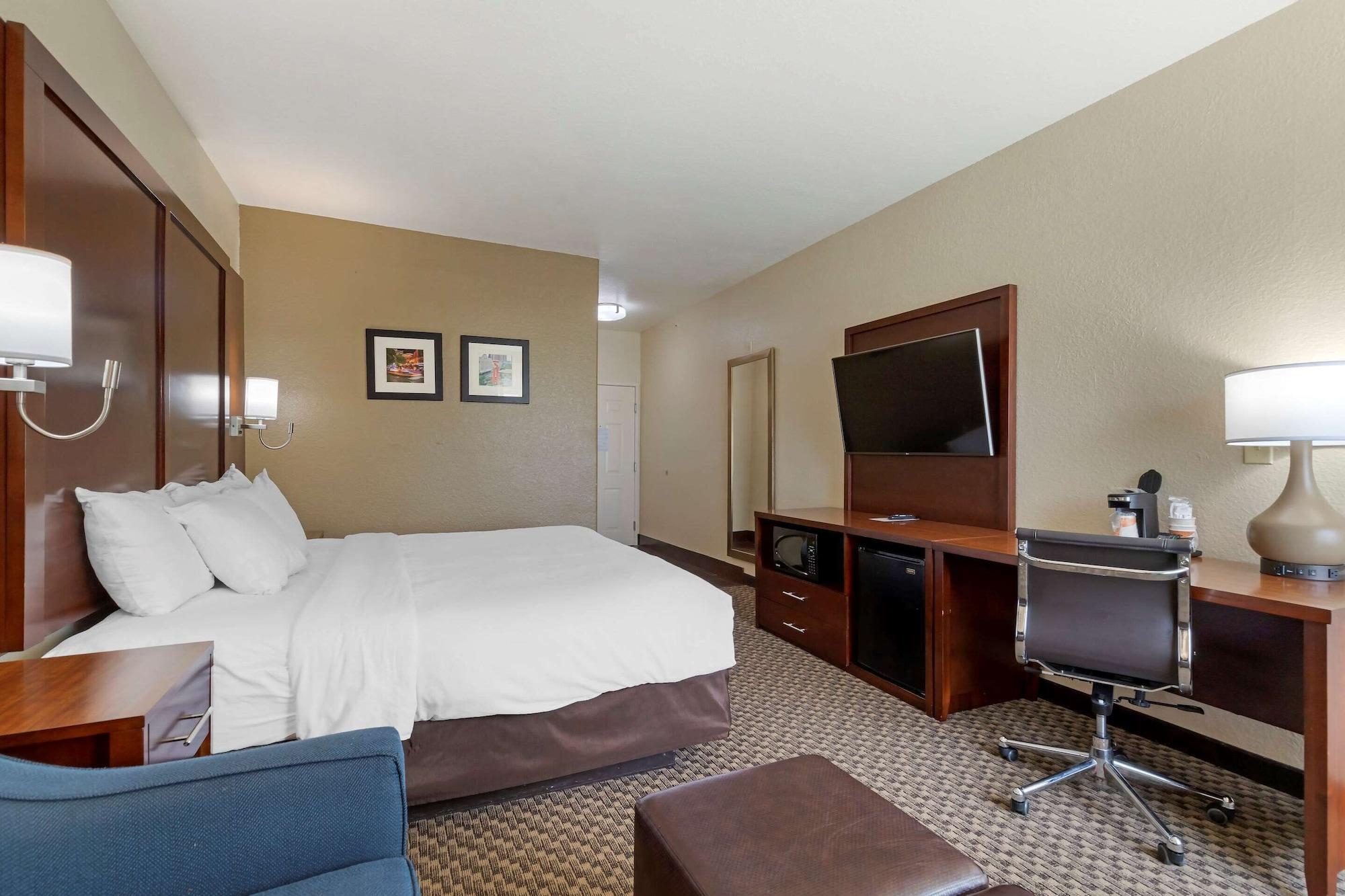 Comfort & Near Six Flags & Medical Center Hotel 3*