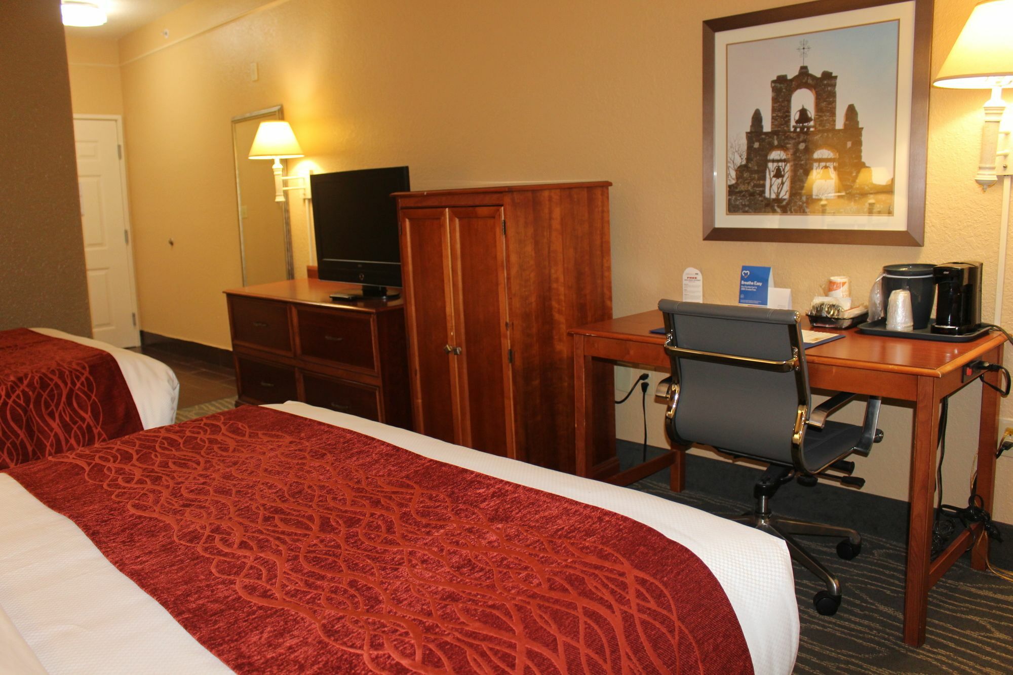 Comfort & Near Six Flags & Medical Center Hotel 3*