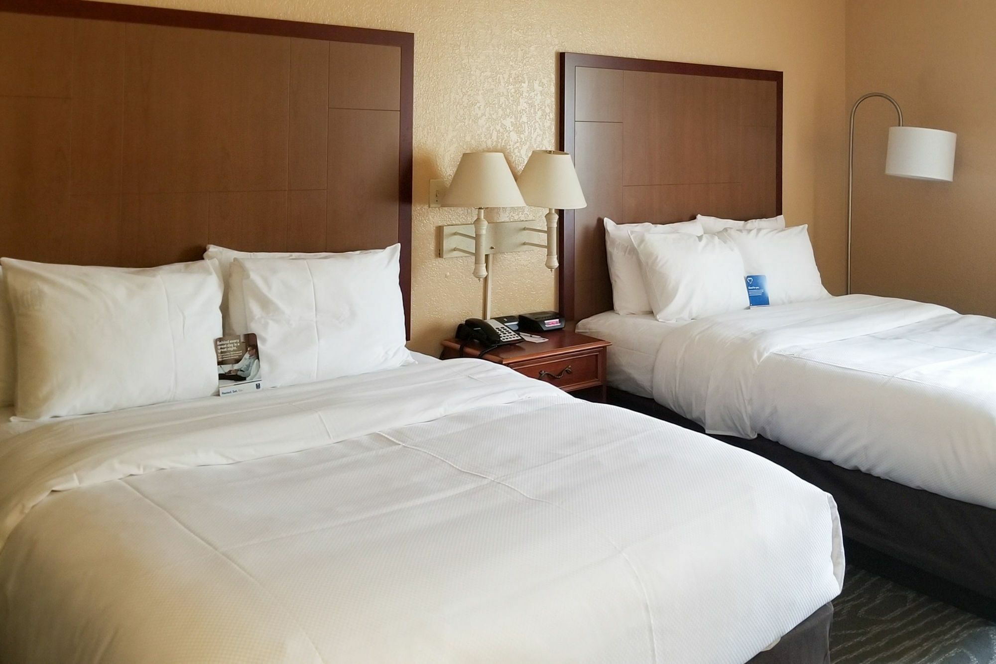 Hotel Comfort & Near Six Flags & Medical Center 3*
